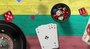 Antarmuka aplikasi mobile andara777 menampilkan slot games dan live dealer